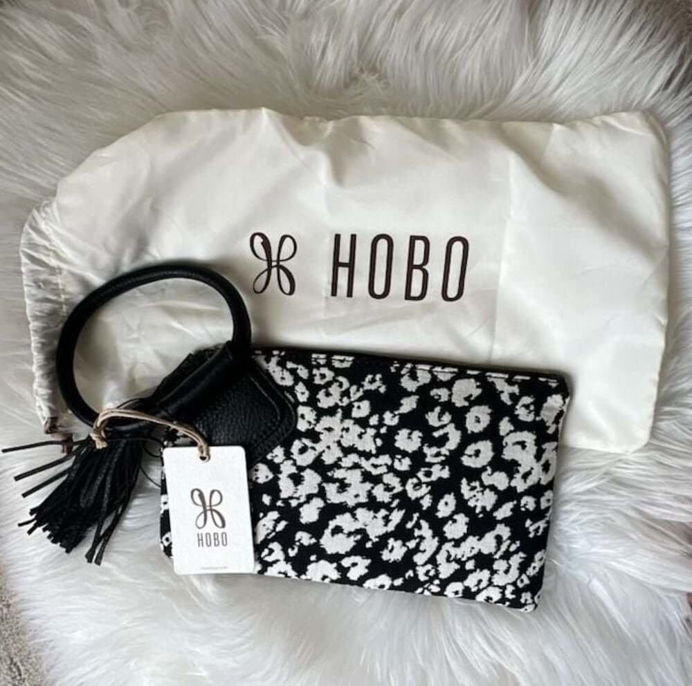 Sable Wristlet in Mixed Media